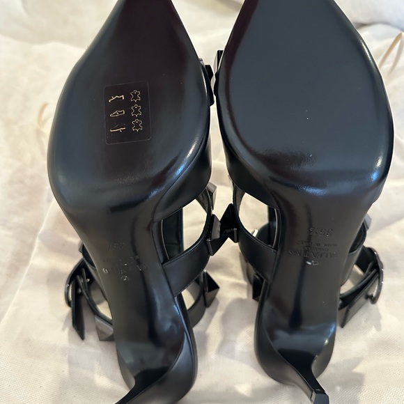 Valentino Garavani Roman Stud T-Strap Pump, Size: 5.5 US/35.5 EU, Color: Nero - Picture 5 of 6